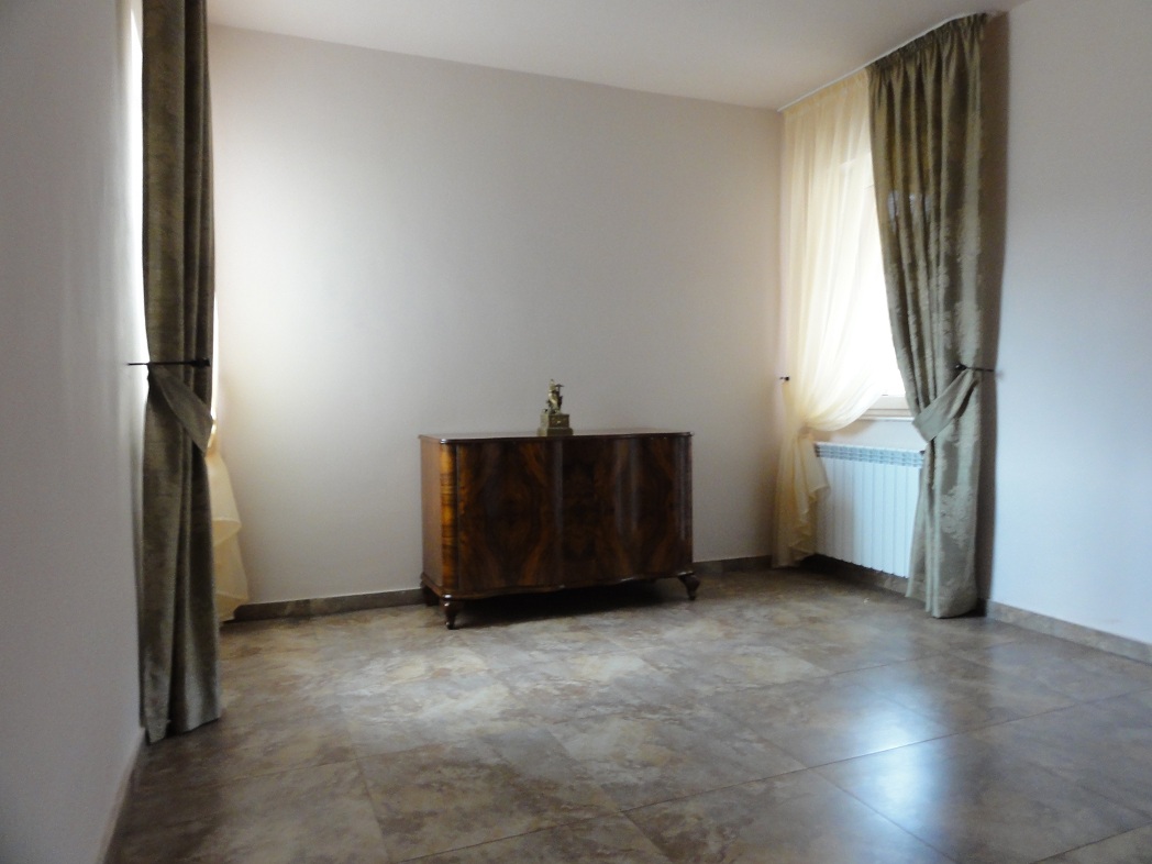 Perdele și draperii pentru livinguri și sufragerii 16
