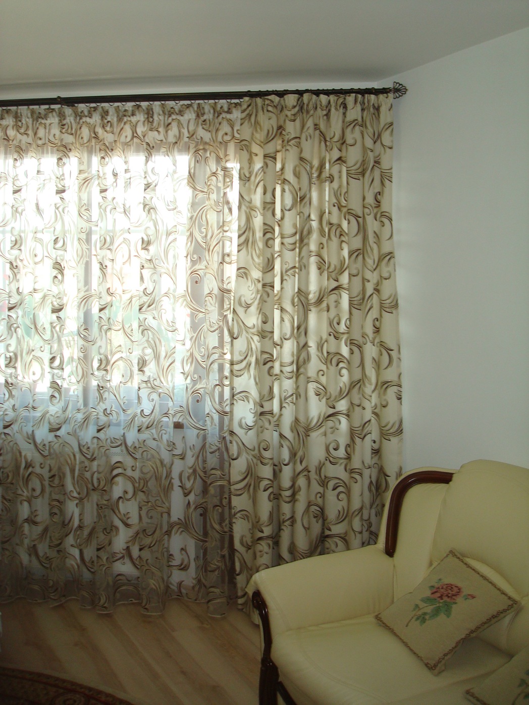 Perdele și draperii pentru livinguri și sufragerii 31